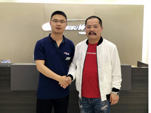 好品质英国365集团造，上海市侯总来厂订购一台镭豹360炫彩型洗护一体机