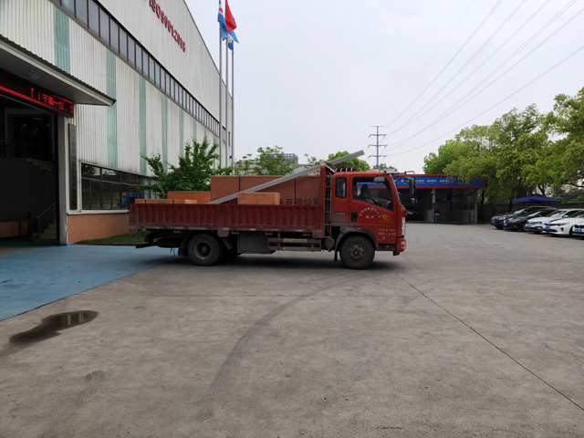 发货现场,镭鹰S90洗车机发往广西省柳州市林港物业服务有限公司