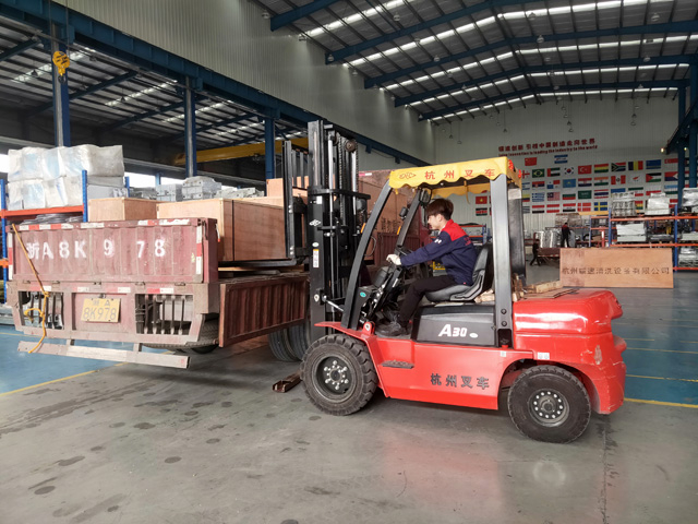 发货现场,镭鹰S90洗车机发往重庆市中国国际能源龙沙加油站
