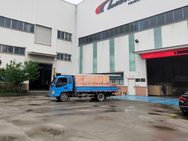 发货现场:镭鹰X1洗车机发往上海市闵行区携车网汽修标准工场
