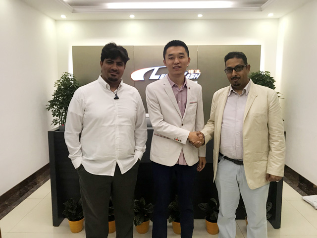 镭豹洗车机销往全球第72个国家,阿曼Rekaz Engineering LLC订购一台镭豹360炫彩型洗车机