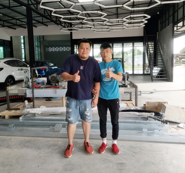 英国365集团安装工程师抵达泰国,镭豹360卓越型洗车机在泰国美索的安装工作正式开始