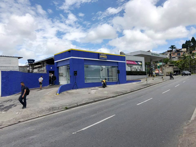 海外用户案例,巴西圣保罗Car Wash Express订购的第二台镭豹360炫彩型洗护一体机正式安装完成