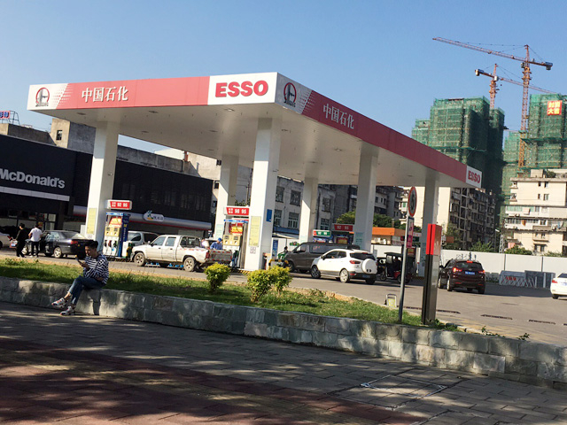 金秋十月,百万豪礼感恩钜惠,福建省福州市中石化连潘加油站订购一台镭豹WIN5镀膜风干一体机