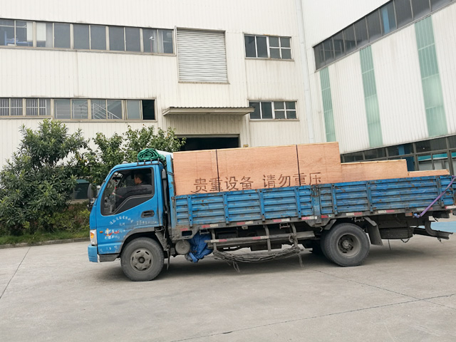 发货现场:镭鹰S90洗车机发往河南省安阳市