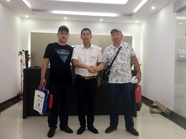 卓越品质畅销海外市场,哈萨克斯坦奇姆肯特市的Mr Rashid订购一台镭豹WIN5镀膜风干一体机