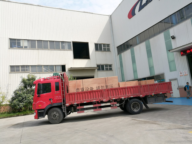 发货现场:镭豹350发往江苏省常熟市龙捷快修