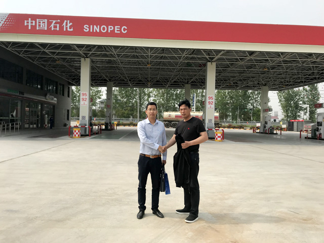 好品质英国365集团造,江苏省南京市中国石化加油站订购一台镭豹350电脑洗车机