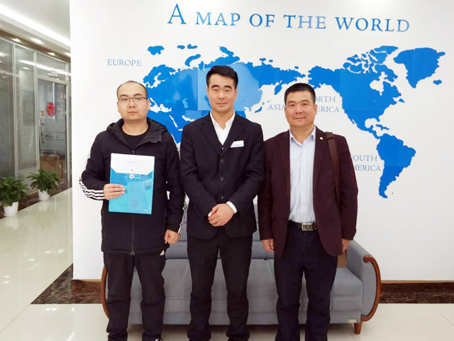 四月销售火红一片,河北省石家庄市王总订购一台镭豹360炫彩型洗护一体电脑洗车机