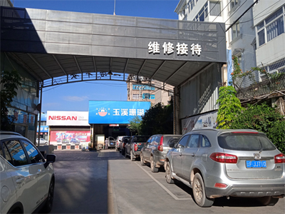 无与伦比的清洗效,镭翼DG仿形高压洗车机在玉溪市珊瑚汽修安装完成投入使用