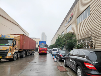 海外发货现场,两台镭豹360炫彩型洗车机发往俄罗斯弗拉基米尔州