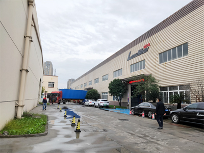 海外发货现场,五台镭豹360卓越型全自动洗车机发往俄罗斯加里宁格勒