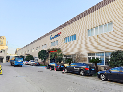 发货现场,镭鹰X1自动洗车机发往黑龙江哈尔滨市鑫龙加油站