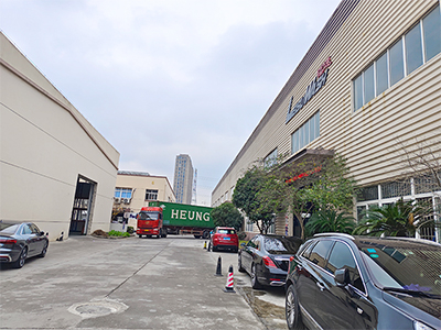 海外发货现场,三台镭豹360卓越型全自动洗车机发往韩国首尔
