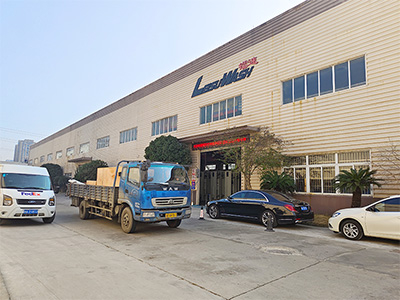 发货现场,镭鹰S90旗舰型洗车机发往陕西省榆林市定边县驰骋加油站