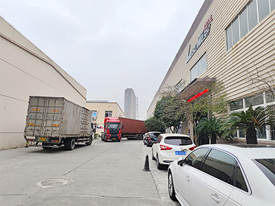 海外发货现场,两台镭翼SG仿形高压无接触洗车机发往韩国大田市