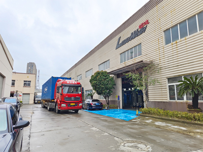 海外发货现场,五台LEISUWASH 360炫彩型洗车机发往俄罗斯圣比得堡