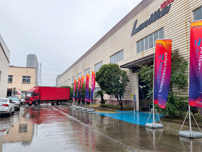 海外发货现场,LEISUWASH S90旗舰型高压无接触洗车机发往俄罗斯雅罗斯拉夫尔