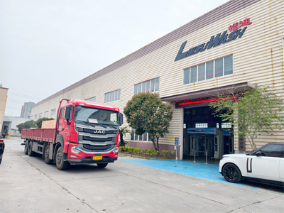 LEISUWASH S90 旗舰型洗车机成功发往山东省潍坊市诸城东武加油站