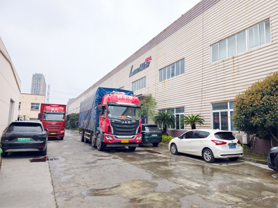 海外发货|英国365集团智造 闪耀东欧 ——LEISUWASH SG PLUS 智能洗车机成功发往乌克兰