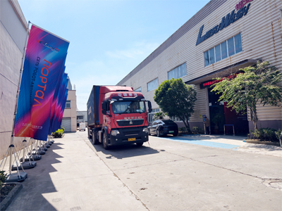 跨越山海,奔赴西非丨 LEISUWASH SG PLUS 仿形洗车机顺利发往赤道几内亚