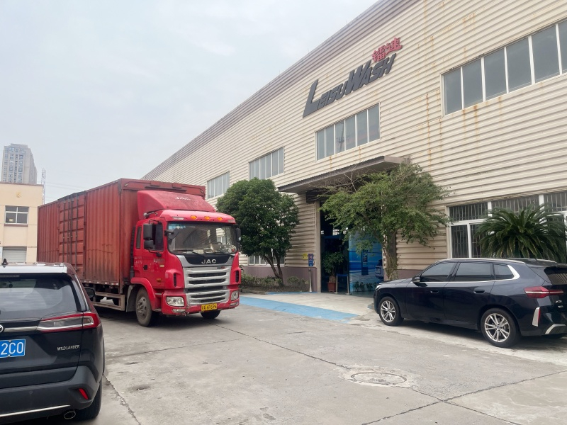智启京城|LEISUWASH 380 PLUS 旗舰洗车机正式发往北京