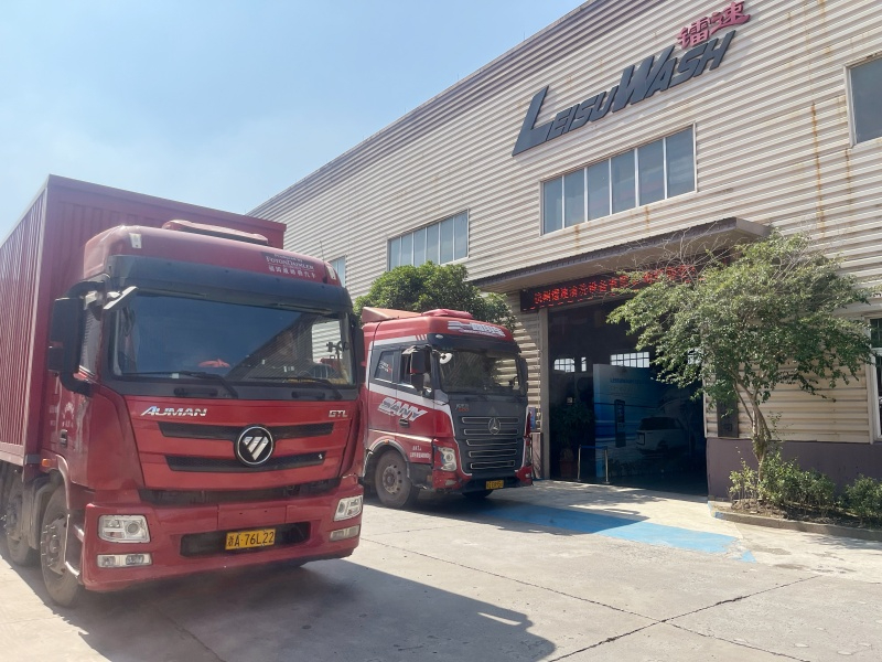 出海捷报|LEISUWASH 380 PLUS 无接触智能洗车机整装发往保加利亚,深化东欧汽服市场布局