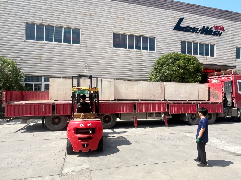 出海捷报|一台 LEISUWASH 370 PLUS+2 台 S90 智能洗车机发往俄罗斯雅罗斯拉夫尔,深耕东欧市场