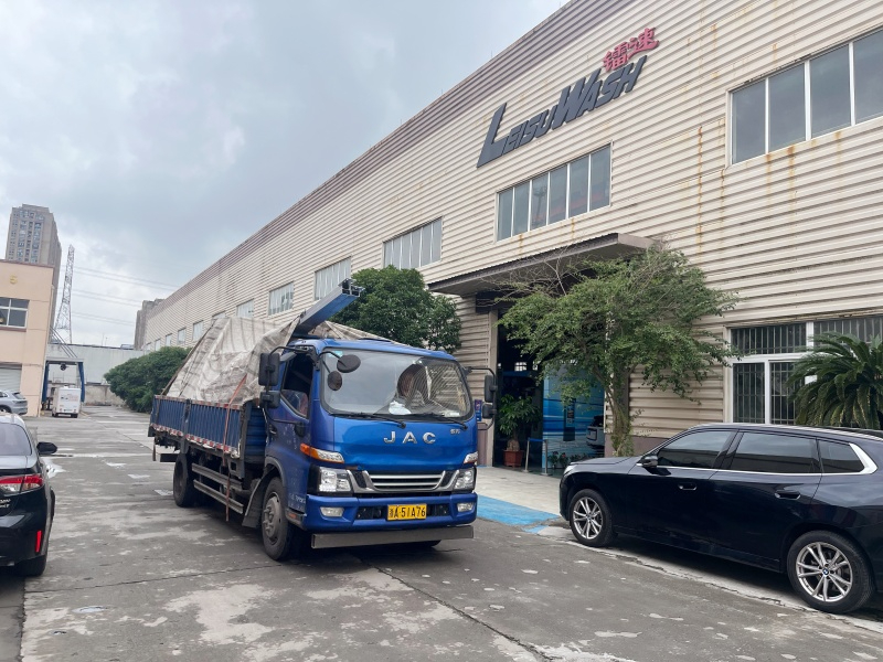 同城智洗启运|LEISUWASH S90 全自动无接触洗车机整装发往杭州余杭双龙加油站